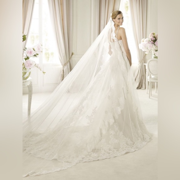 Pronovias Wedding Dress (US 4) - Picture 2 of 11